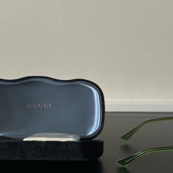 Gucci Transparent Green Glasses with Case - Picture 4 of 7